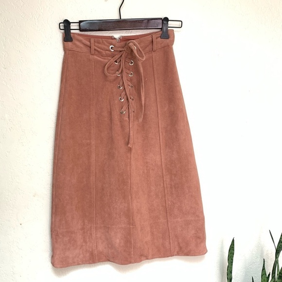 Gianni Bini Faux Suede Skirt - Picture 4 of 11